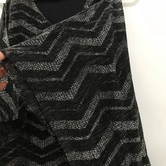 ROZ & ALI Womens Black Silver V Neck Flutter Sleeve Top 1X Tank Lined Tunic - Picture 4 of 8